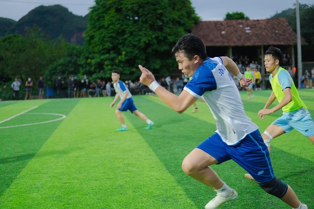 遭泼硫酸后时隔1年重返国足 克帅：法伊萨故事延续.